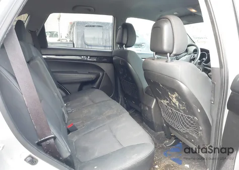 2011 Kia Sorento Lx z USA, uszkodzony, nr VIN 5XYKTDA14BG042716